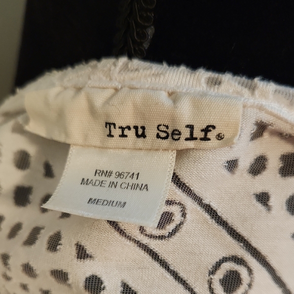 Tru Self Patterned Top - Picture 3 of 3